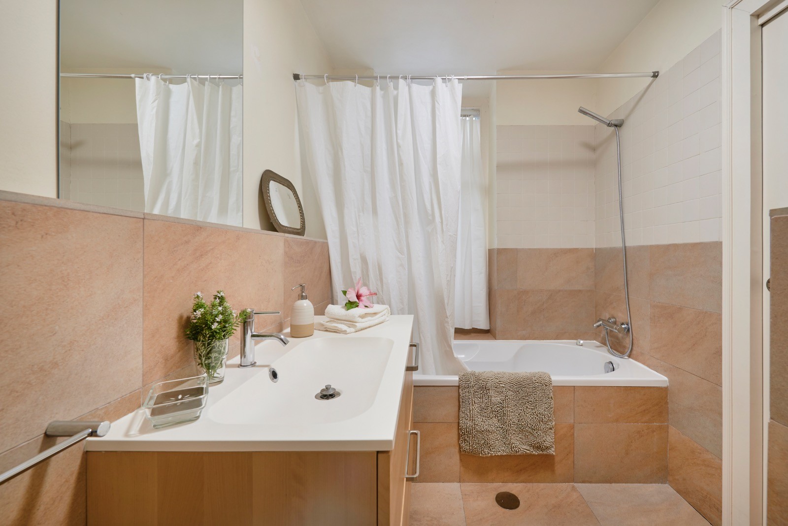 Rent Room Lisbon – Arroios 12# - Room 2 Bathroom