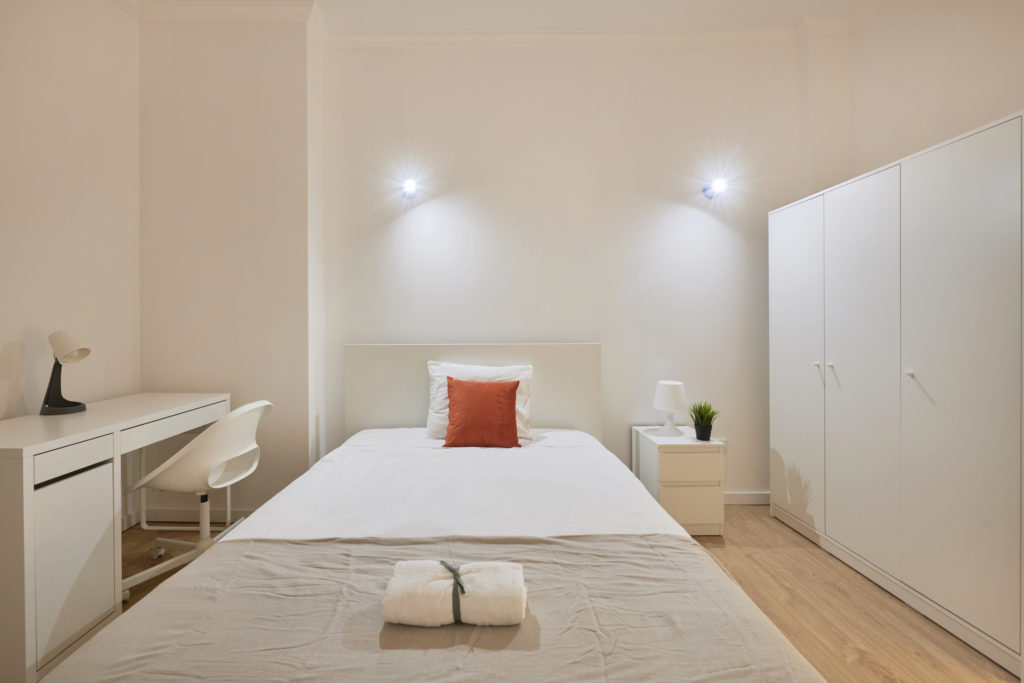 Rent Room Lisbon – Campo Grande 37# – Room 1