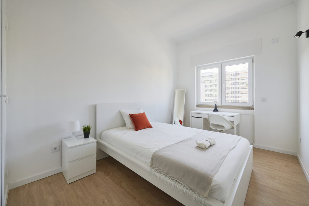 Rent Room Lisbon – Campo Grande 37# – Room 5