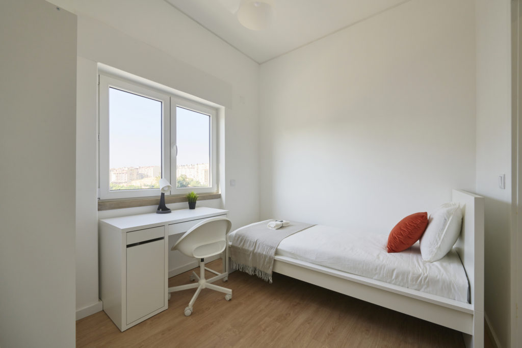Rent Room Lisbon – Campo Grande 37# – Room 7