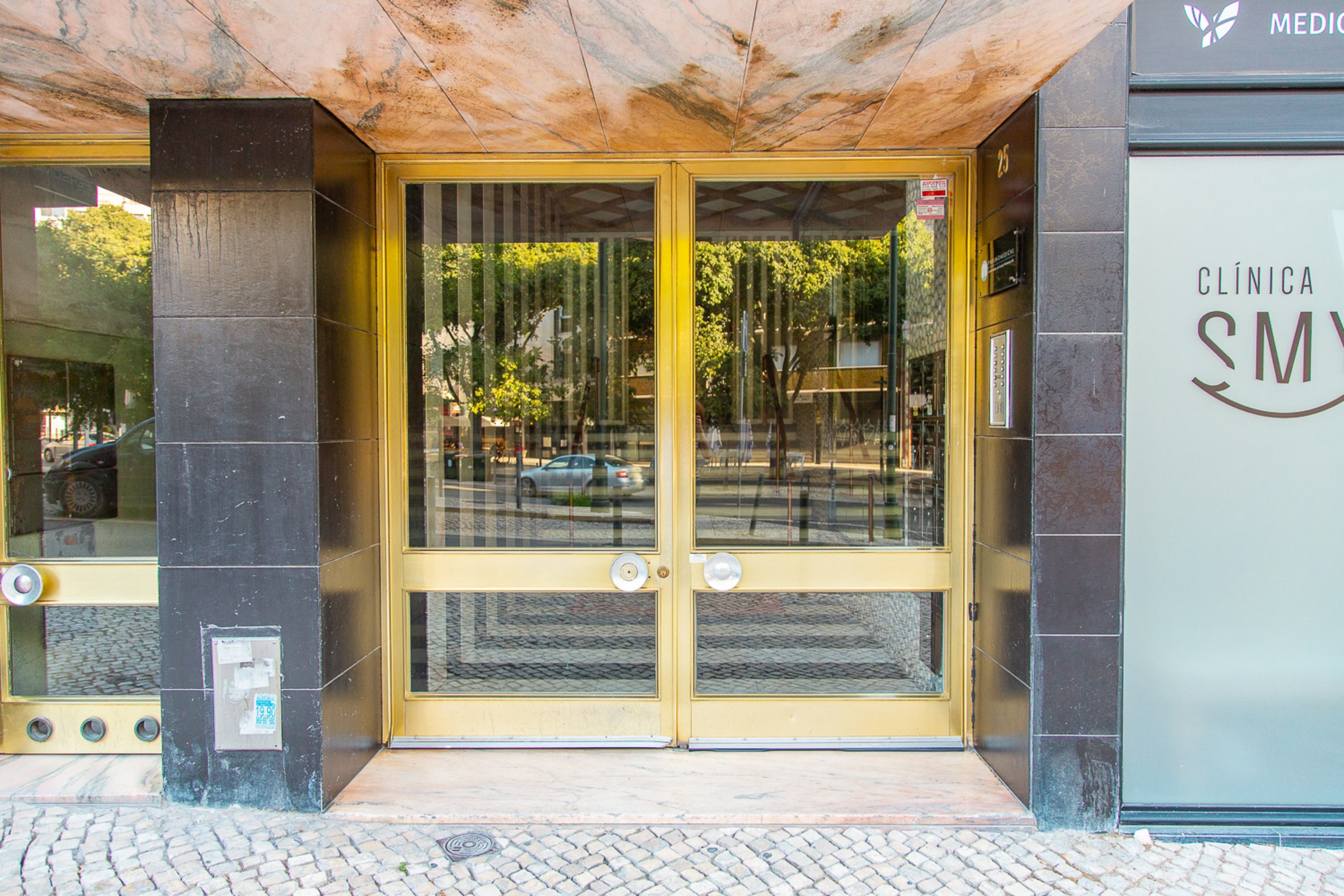 Rent Room Lisbon – Saldanha 4# - Building