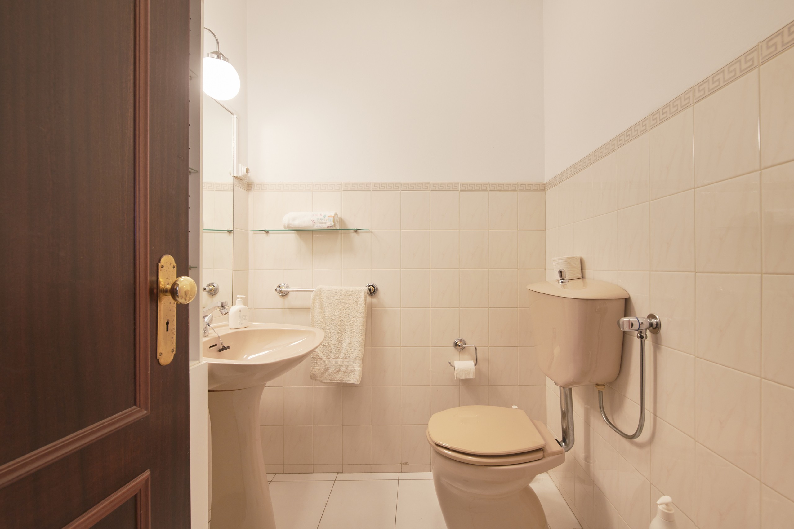Rent Room Lisbon – Paço de Arcos 41# - Bathroom