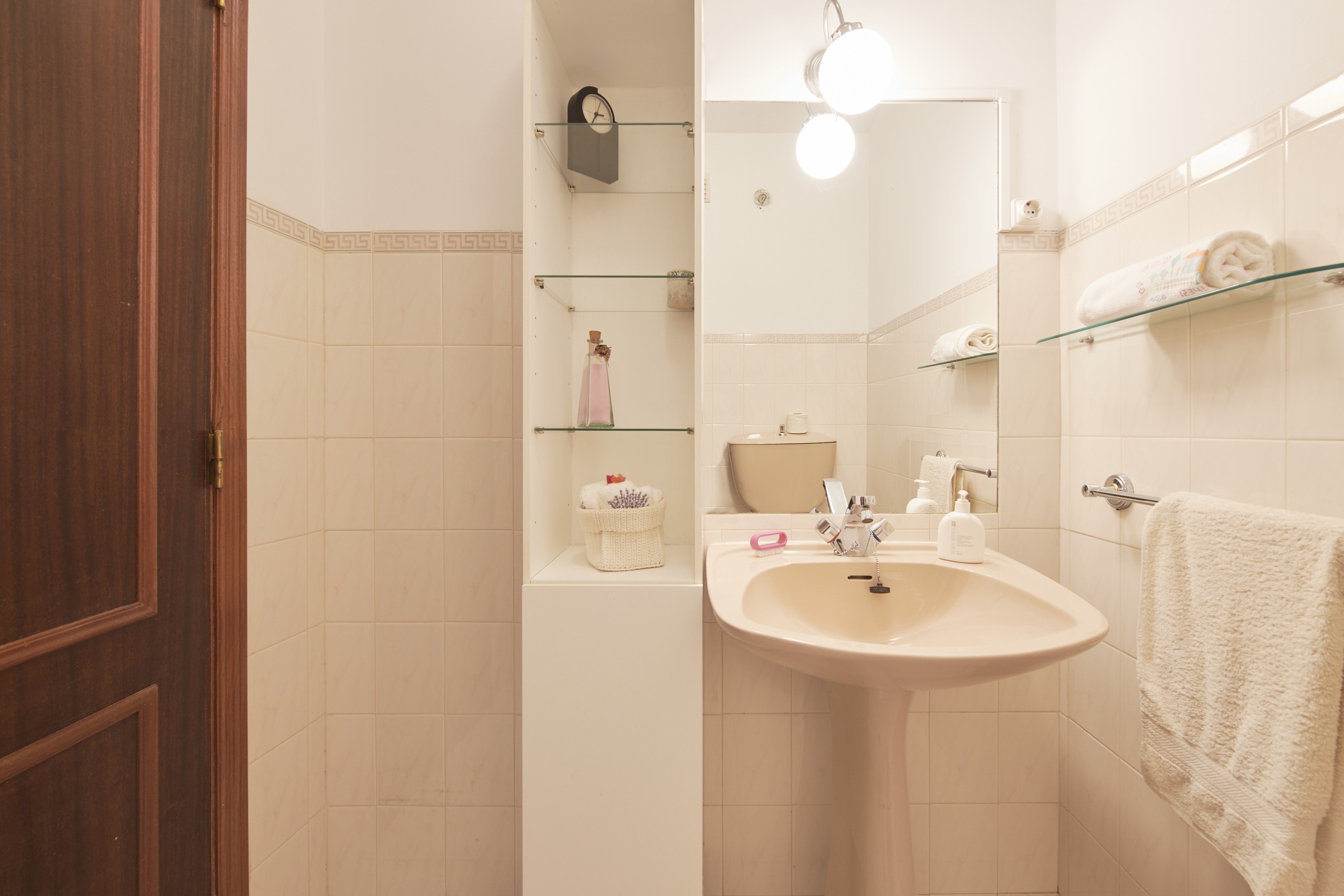 Rent Room Lisbon – Paço de Arcos 41# - Bathroom