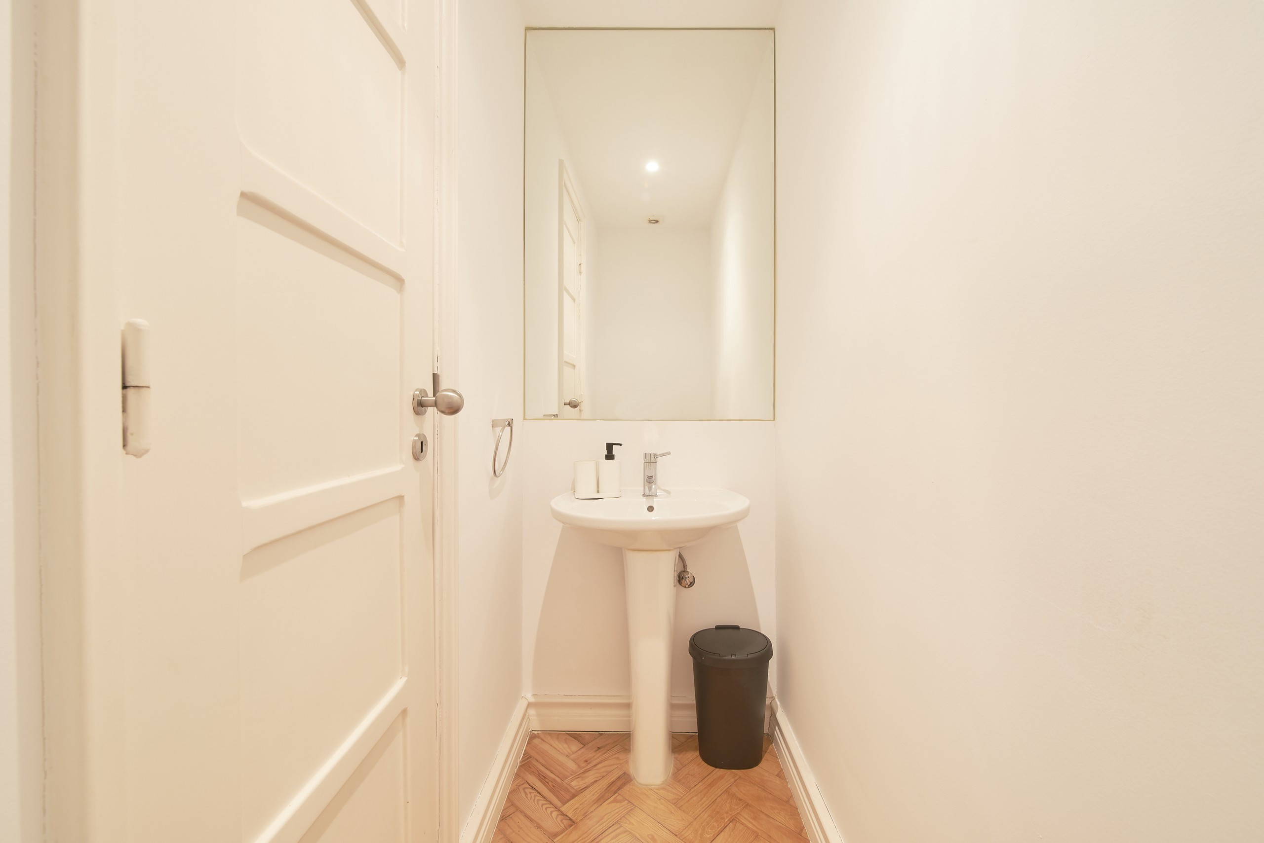 Rent Room Lisbon – Alvalade 38# - Bathroom 1