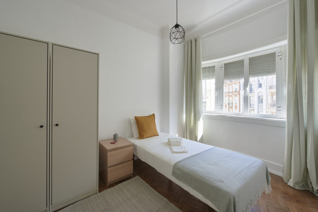 Rent Room Lisbon – Anjos 42# - Room 1
