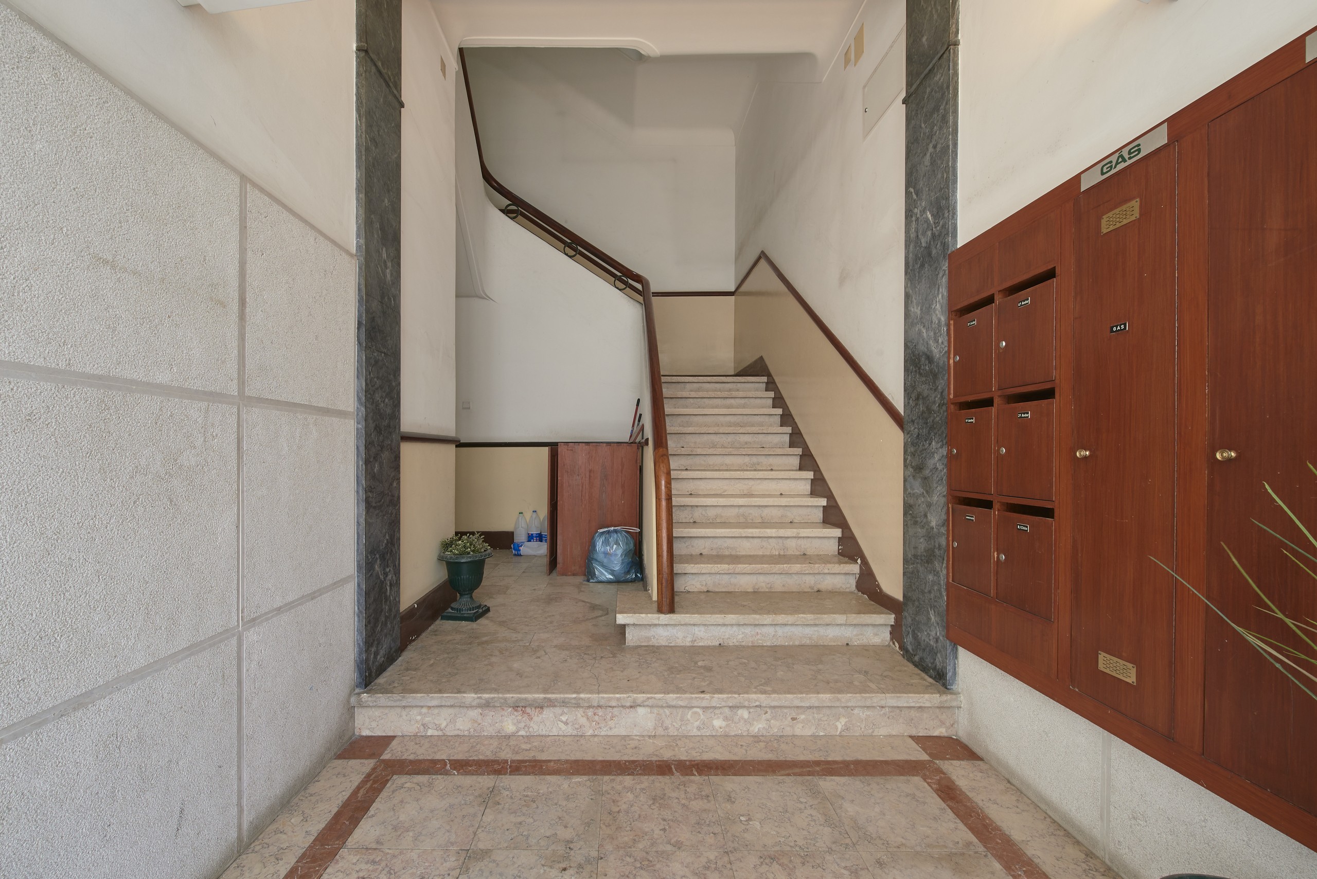 Rent Room Lisbon – Anjos 42# - Building