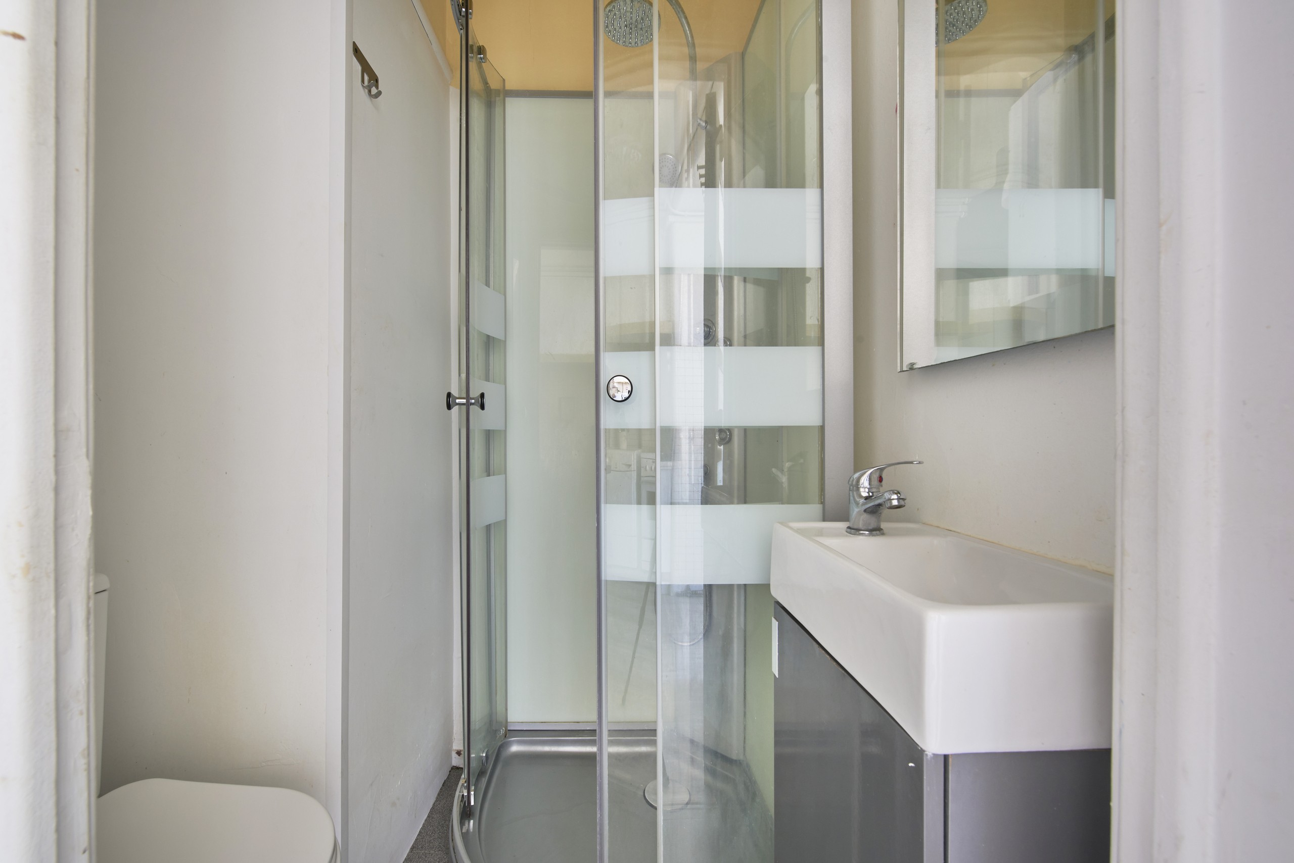 Rent Room Lisbon – Alameda 44# - Bathroom 2