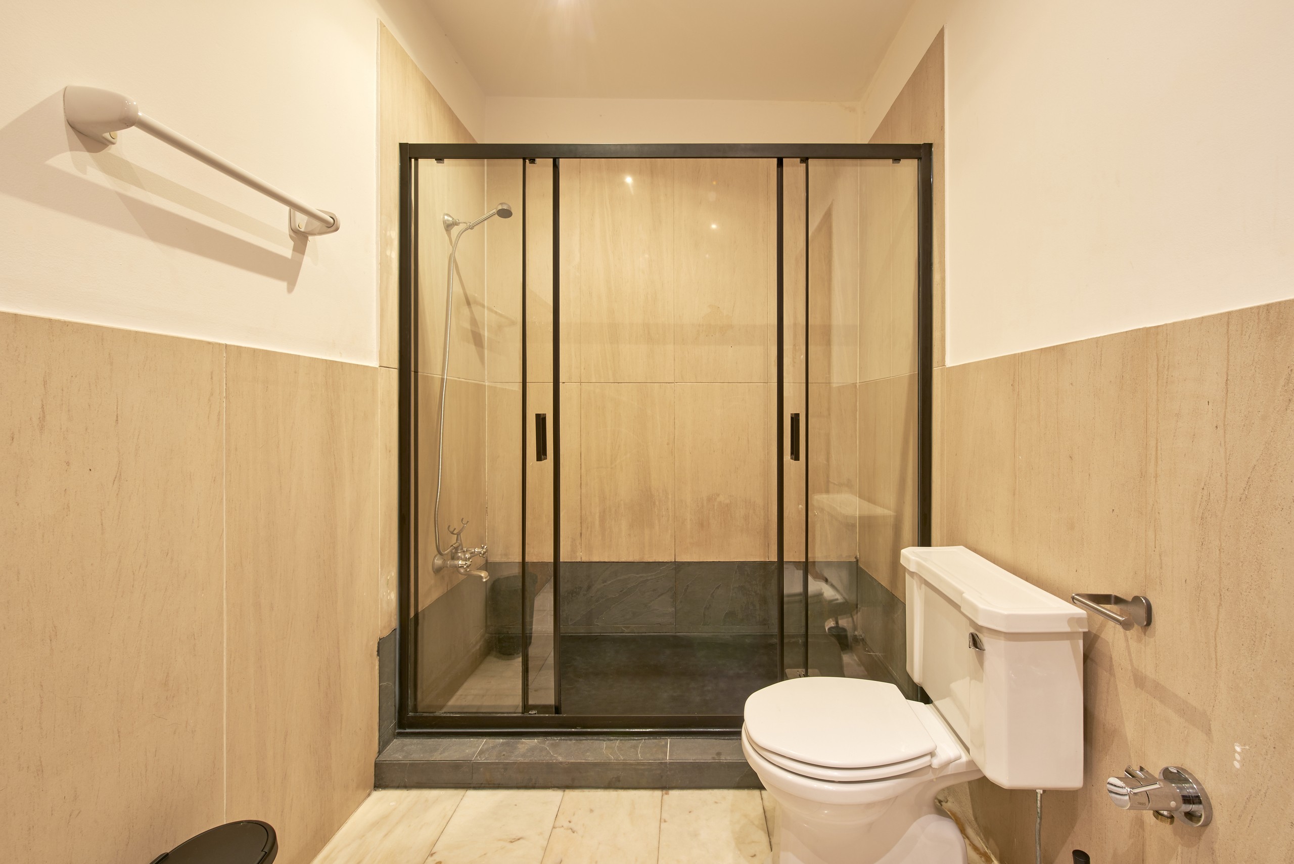Rent Room Lisbon – Intendente 45# - Bathroom 1