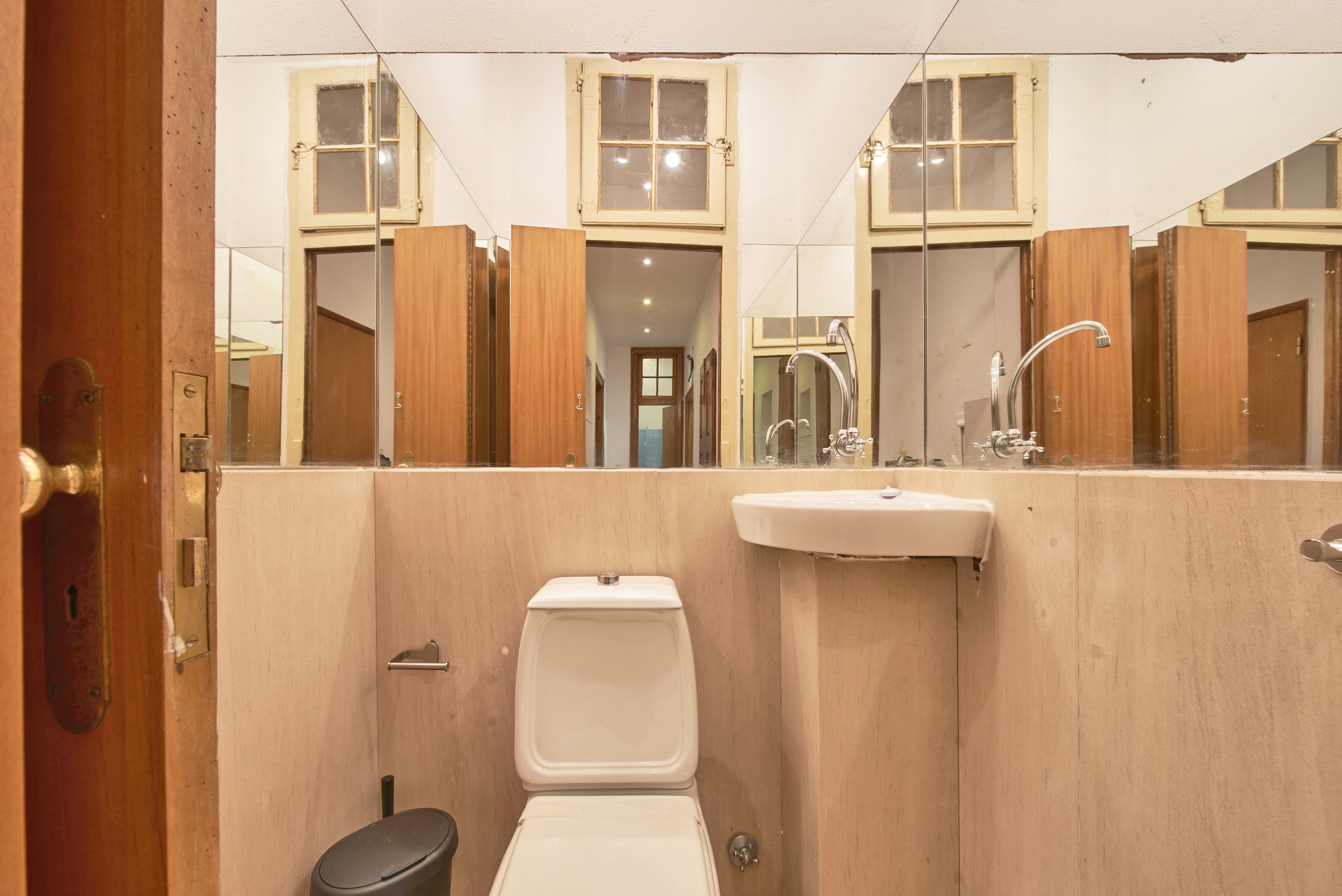 Rent Room Lisbon – Intendente 45# - Bathroom 3