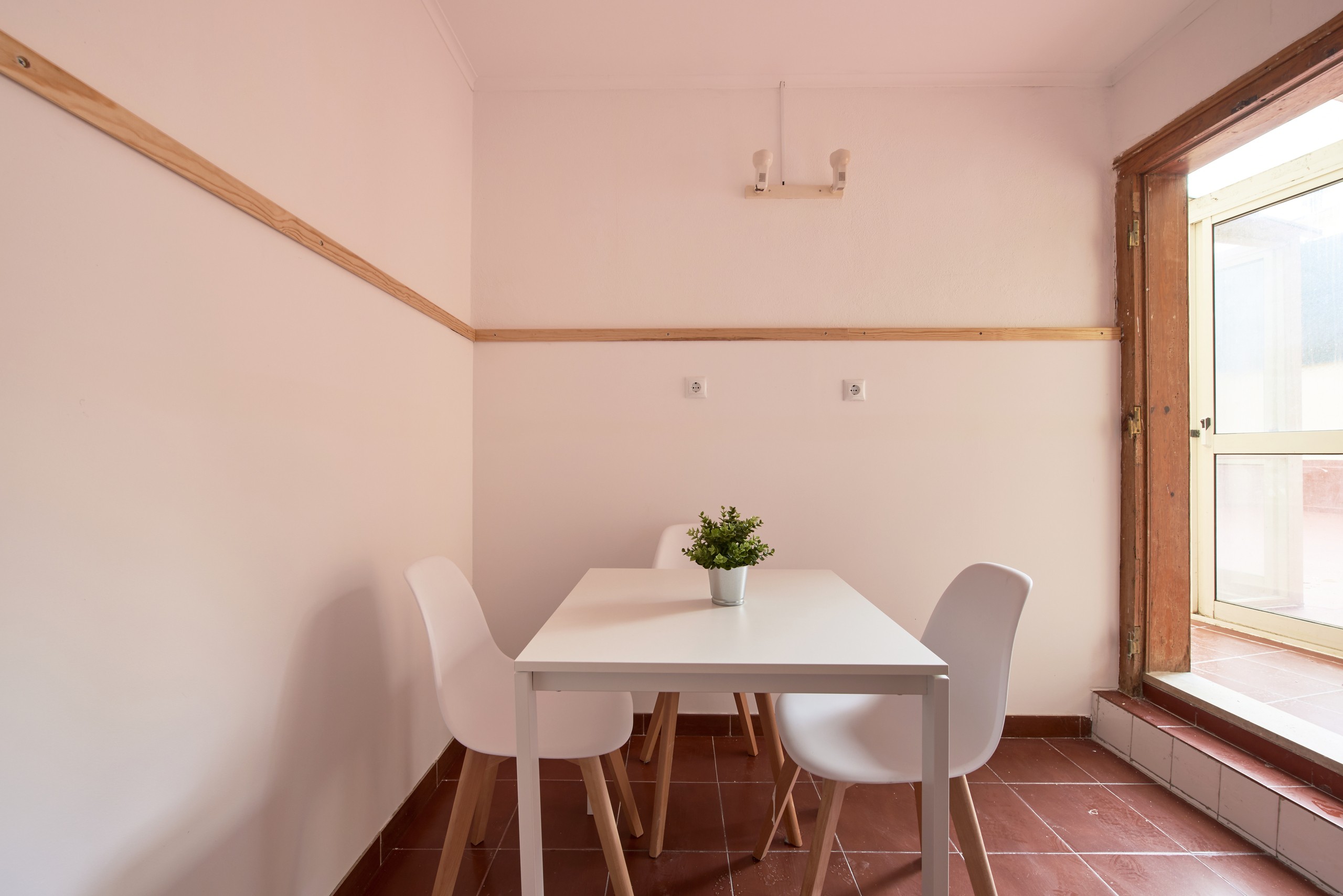 Rent Room Lisbon – Intendente 45# - Dining Room