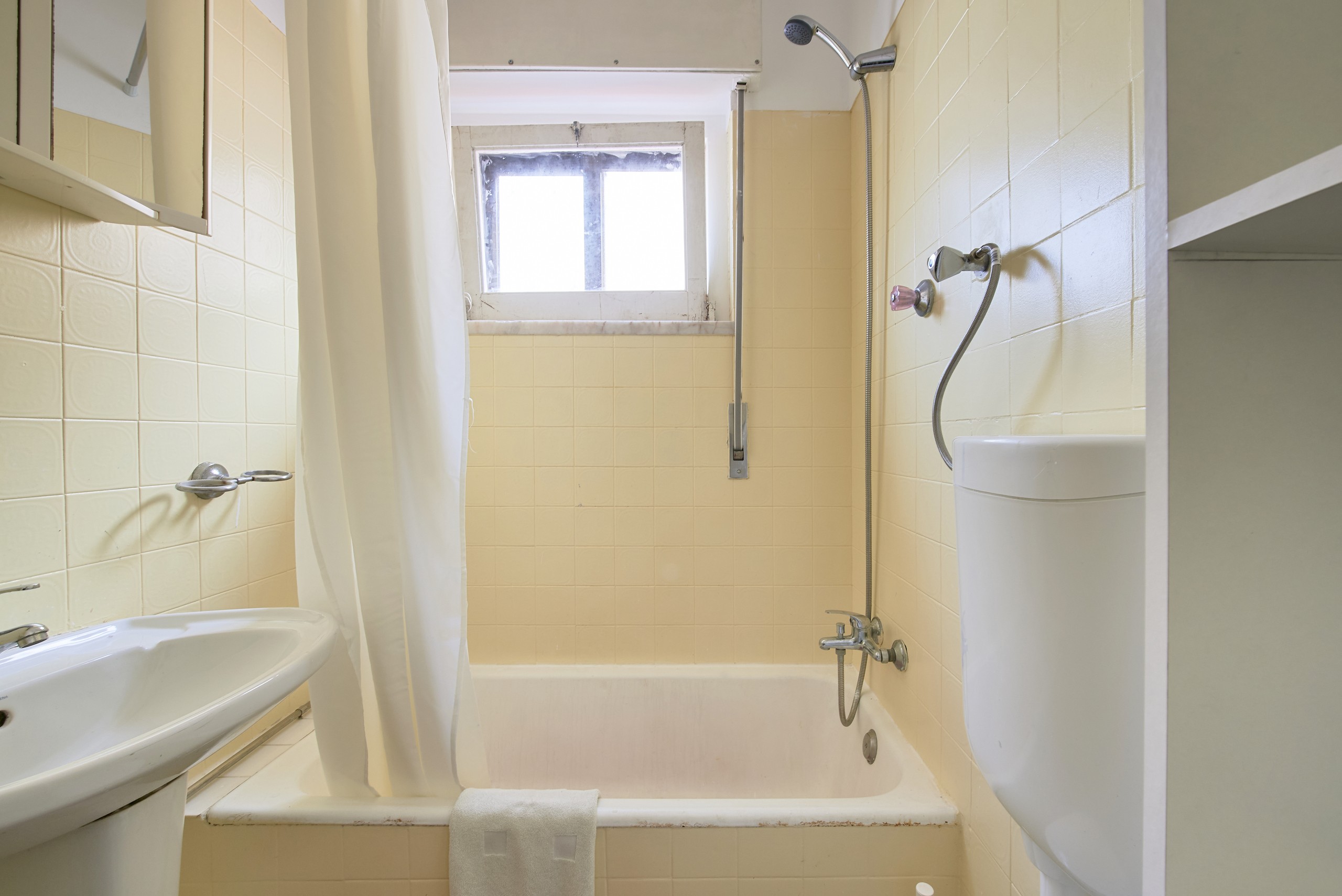 Rent Room Lisbon – Sassoeiros 46# - Bathroom 2