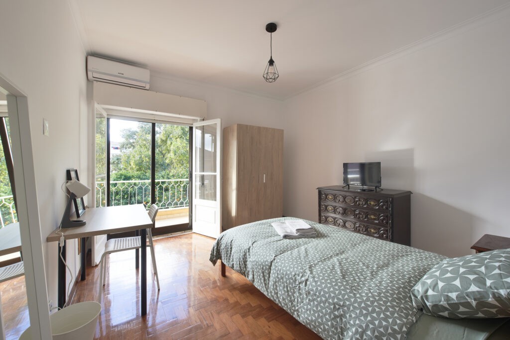 Rent Room Lisbon – Sassoeiros 46# - Room 2