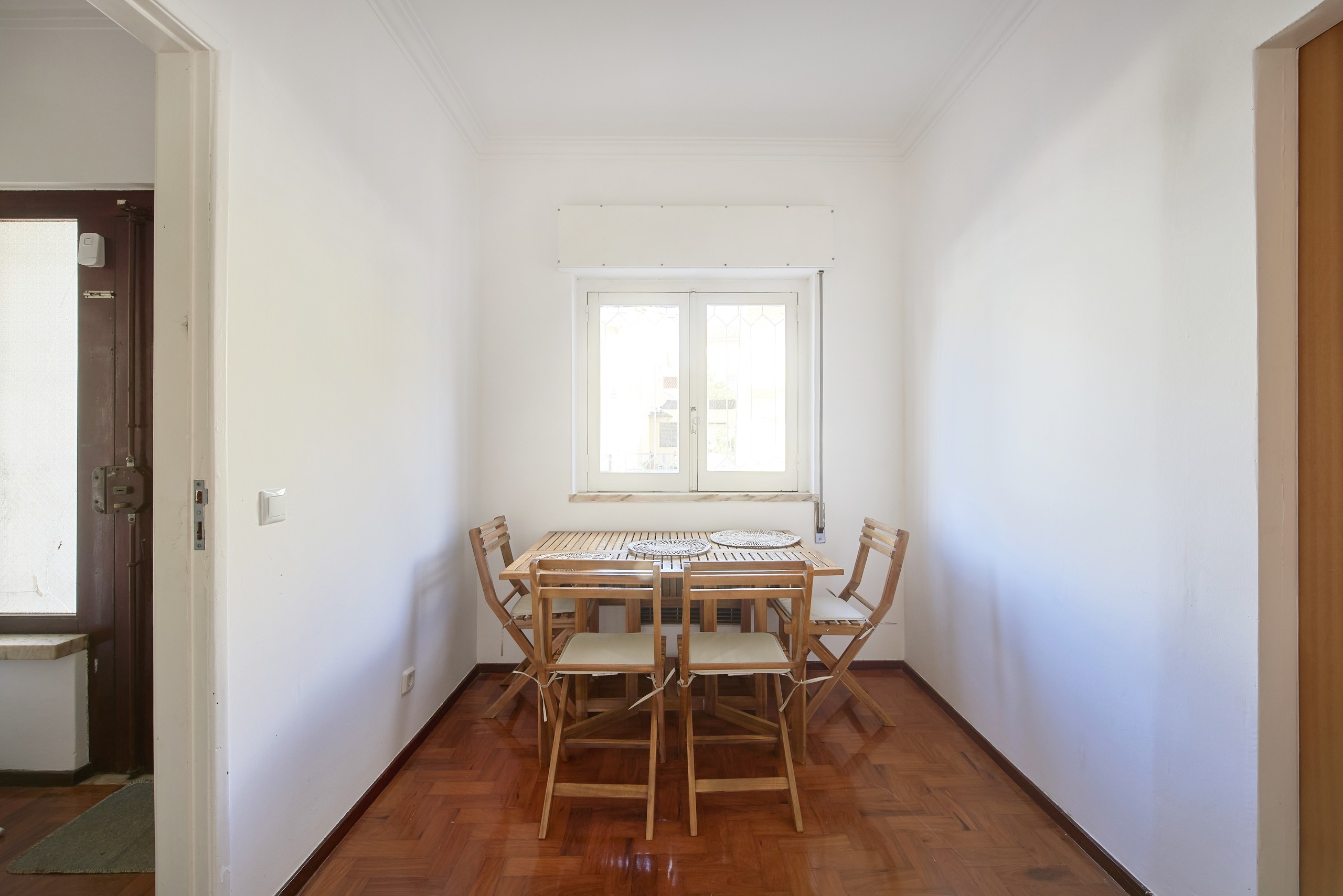 Rent Room Lisbon – Sassoeiros 46# - Dining Room