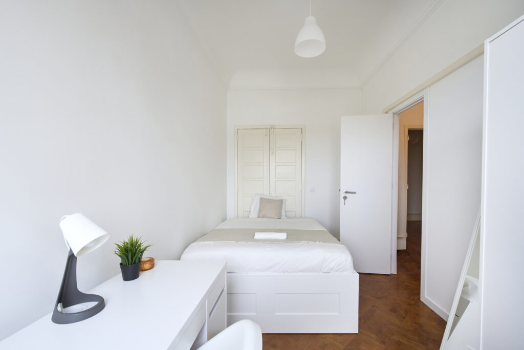 Rent Room Lisbon – Marquês de Pombal 49# - Room 1