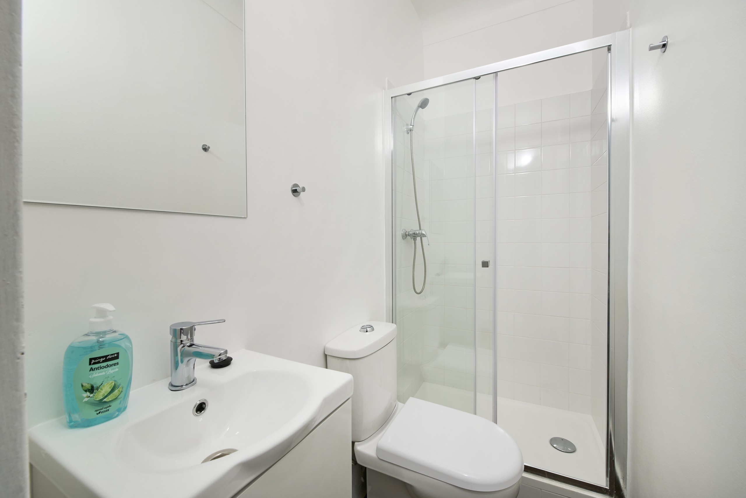 Rent Room Lisbon – Arroios 55# - Bathroom 3