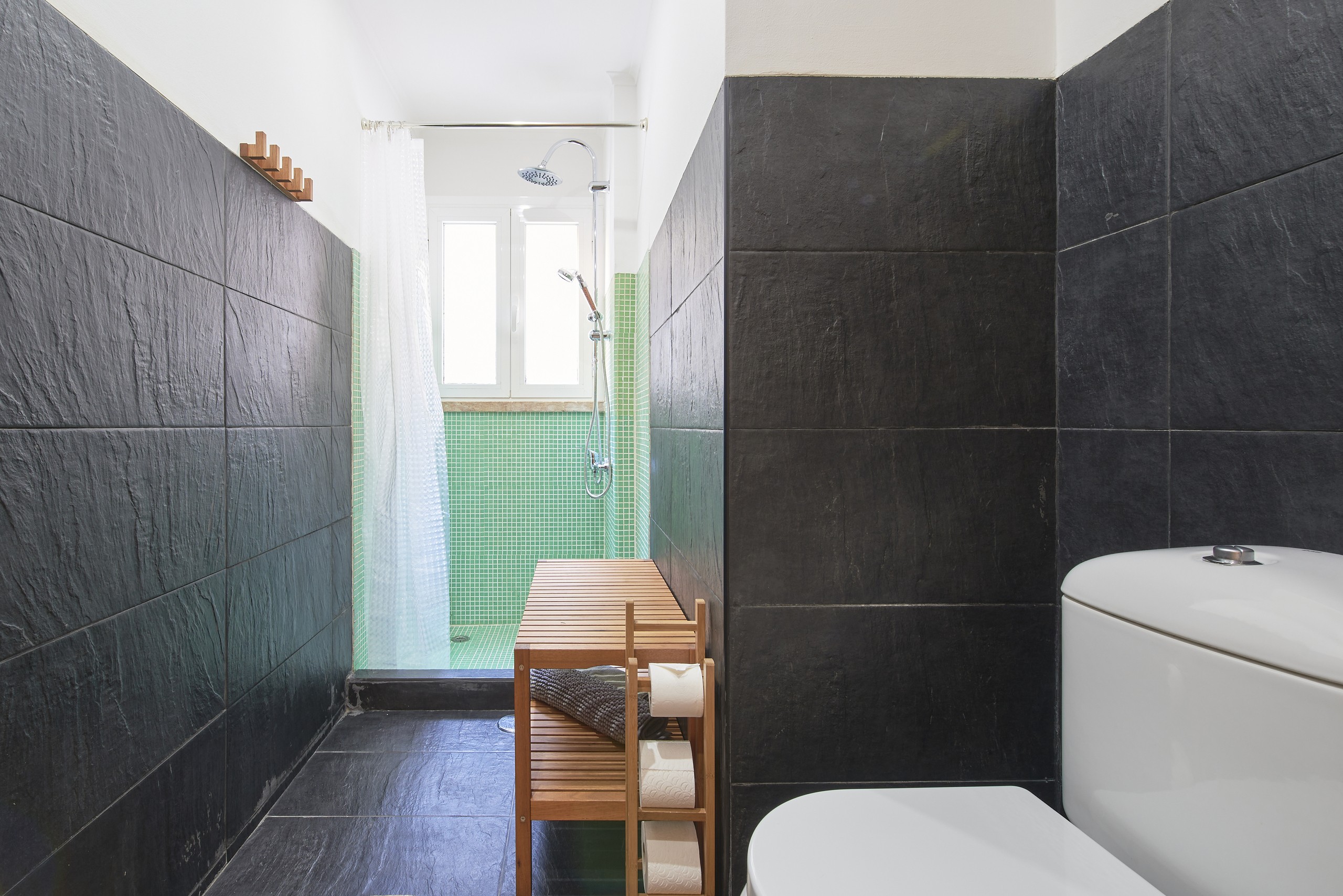 Rent Room Lisbon – Arroios 54# - Bathroom 1