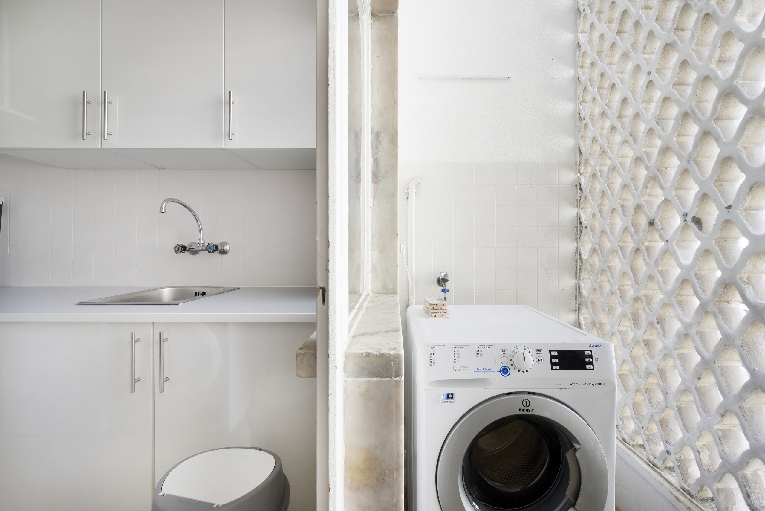 Rent Room Lisbon – Odivelas 51# - Laundry Room