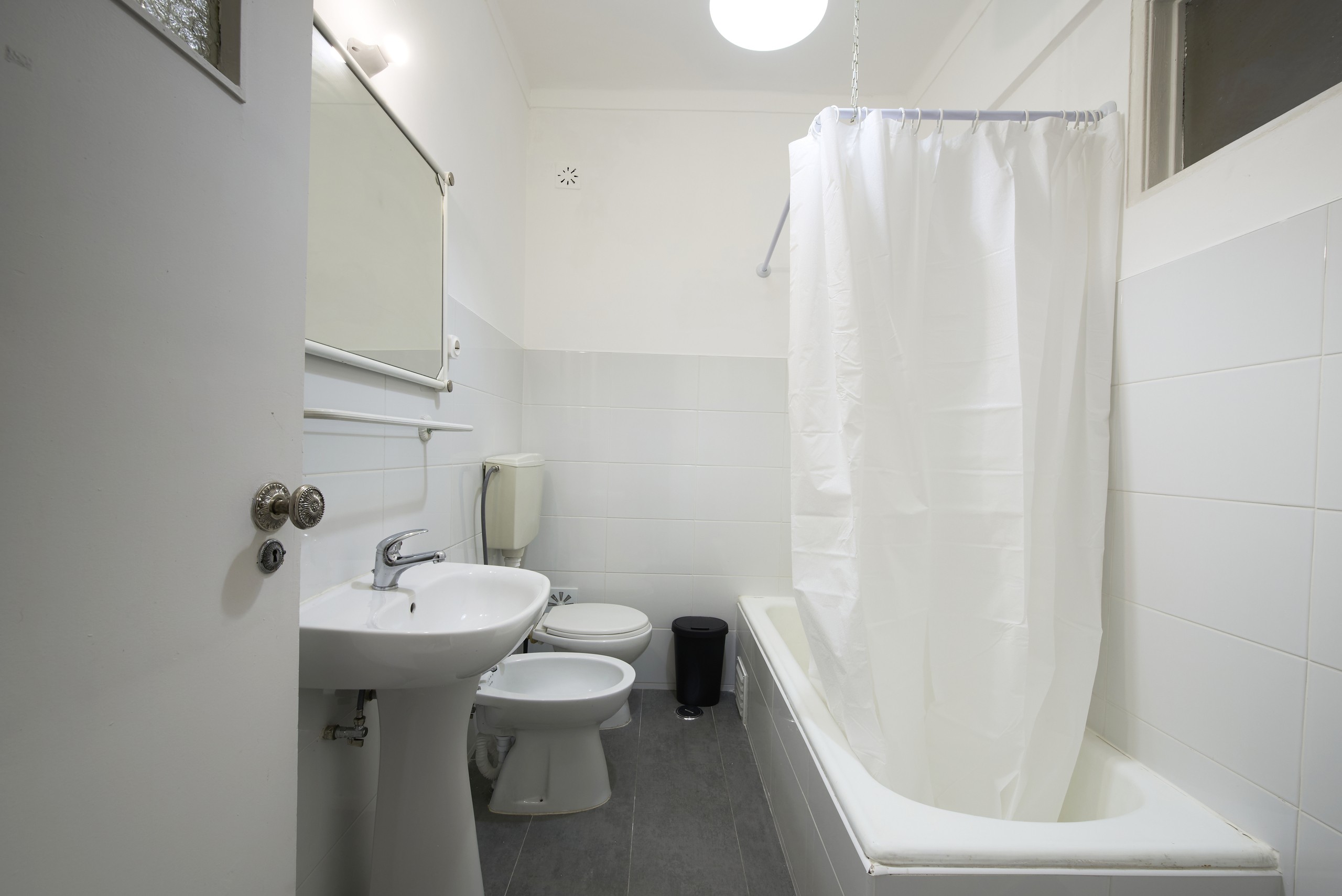 Rent Room Lisbon – Odivelas 51# - Bathroom 1