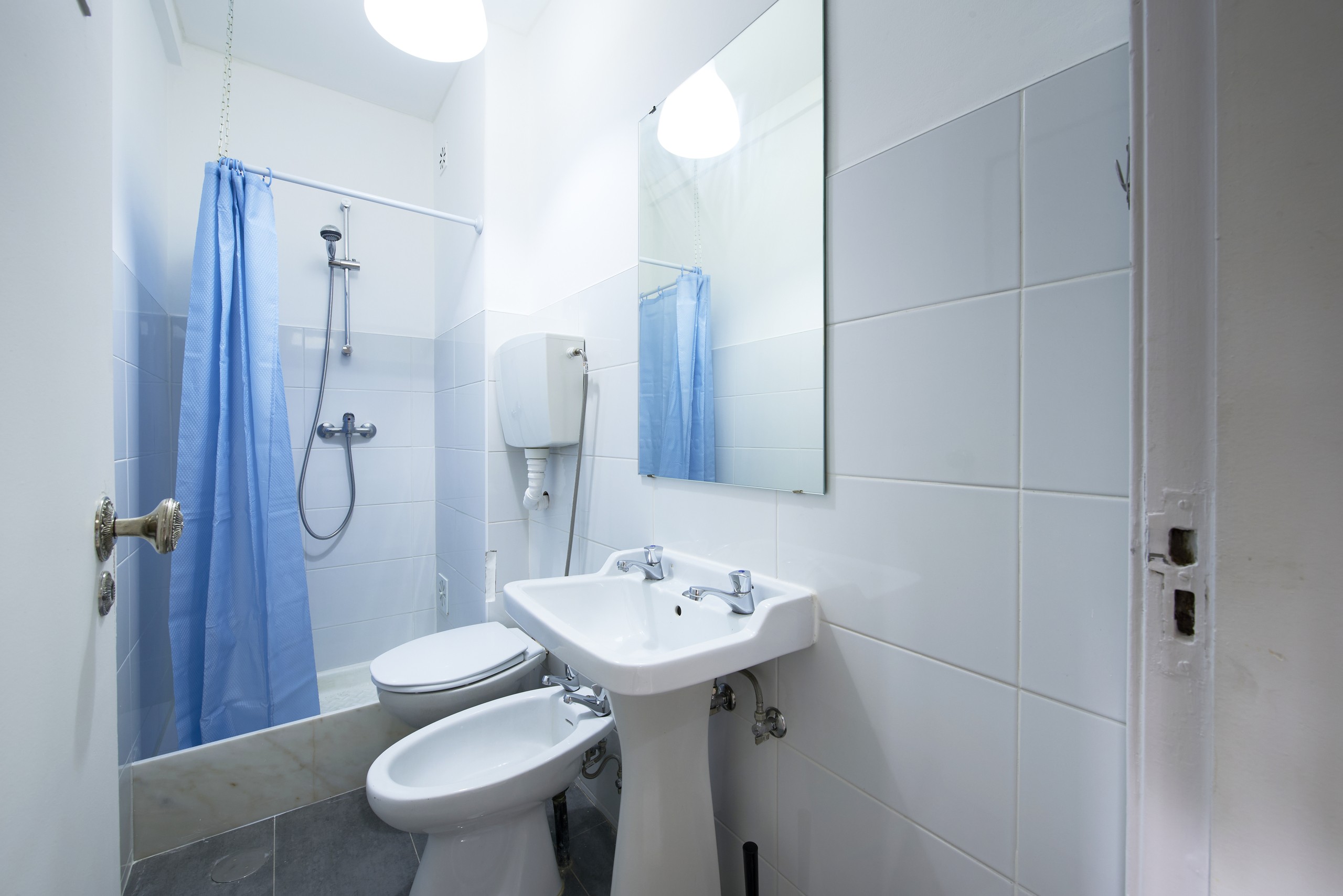 Rent Room Lisbon – Odivelas 51# - Bathroom 2