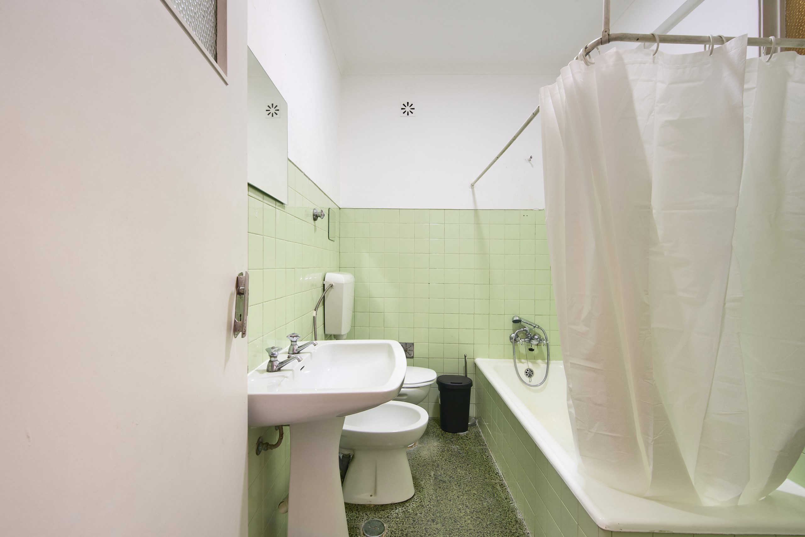 Rent Room Lisbon – Odivelas 52# - Bathroom 2