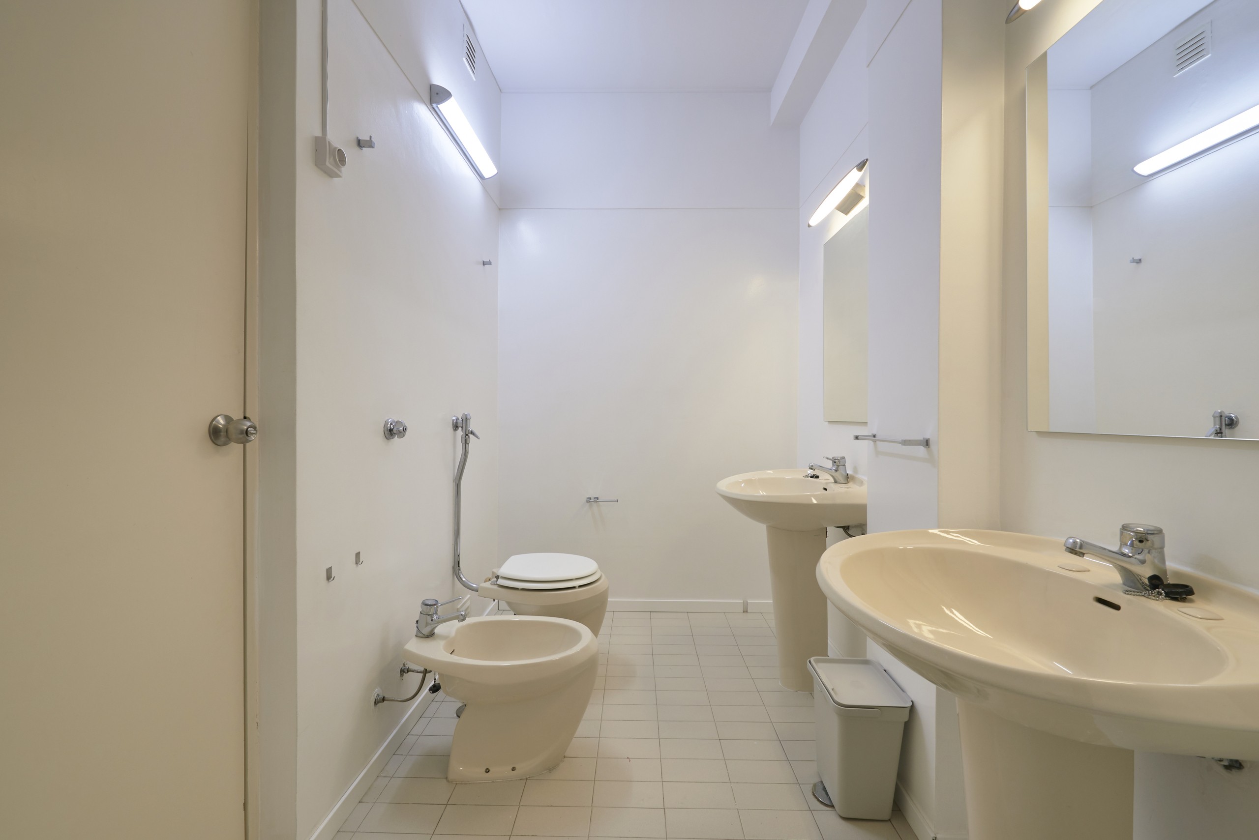 Rent Room Lisbon – Campolide 50# - Bathroom 1