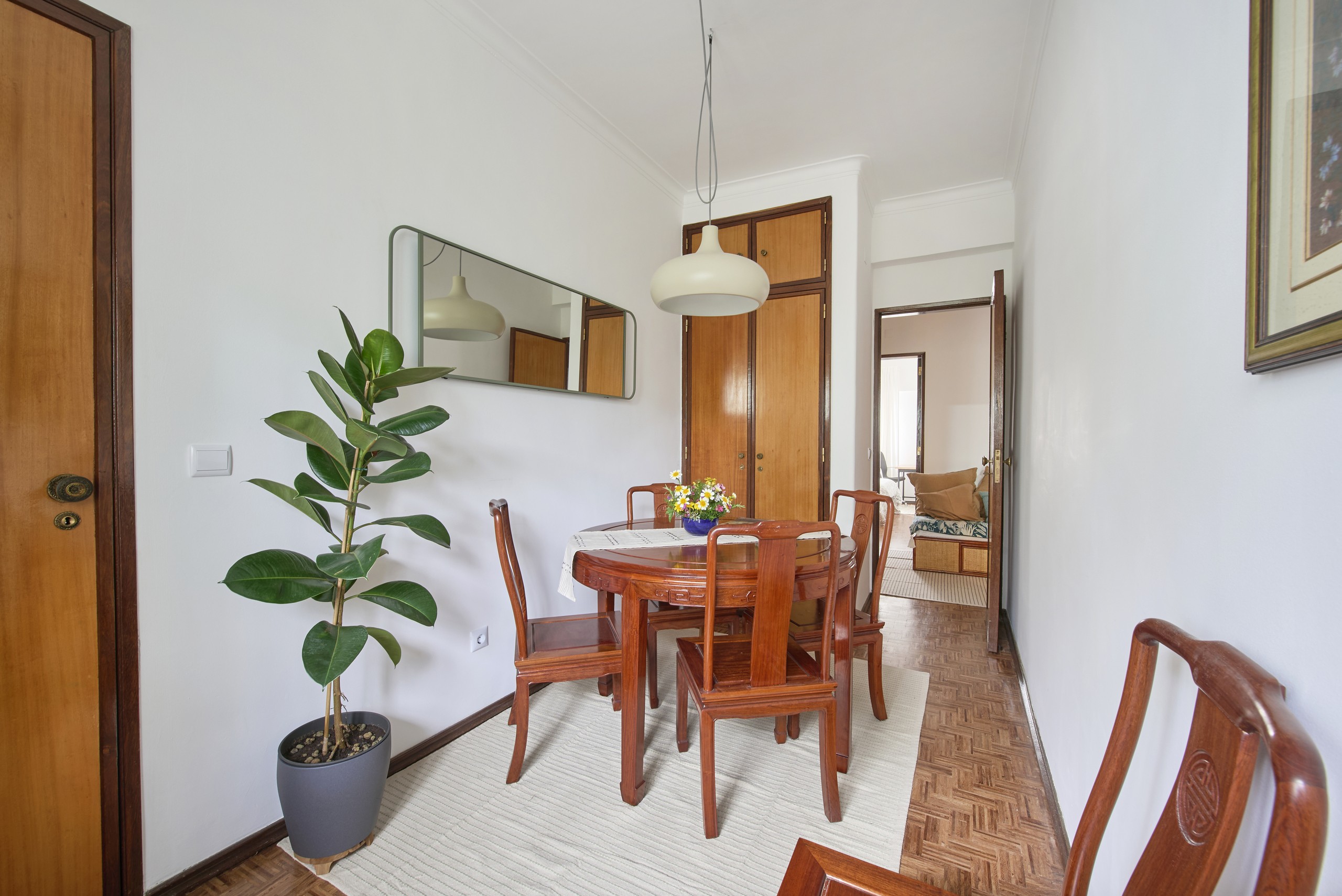 Rent Room Lisbon – Laranjeiras 53# - Dining Room