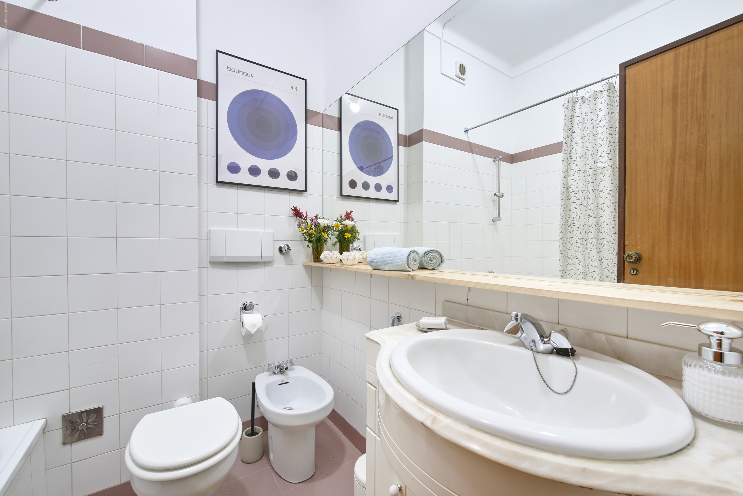 Rent Room Lisbon – Laranjeiras 53# - Bathroom 1