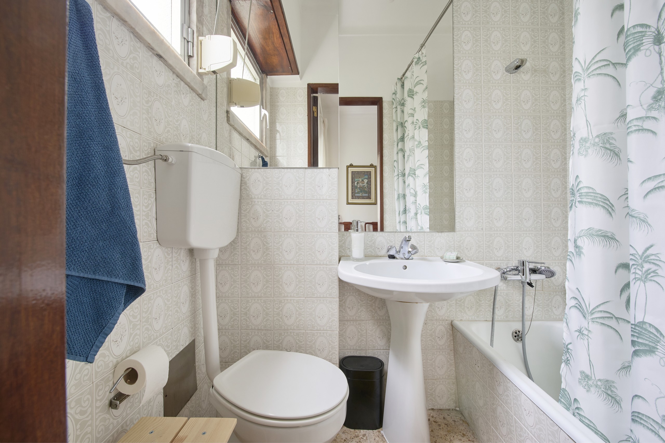 Rent Room Lisbon – Laranjeiras 53# - Bathroom 2