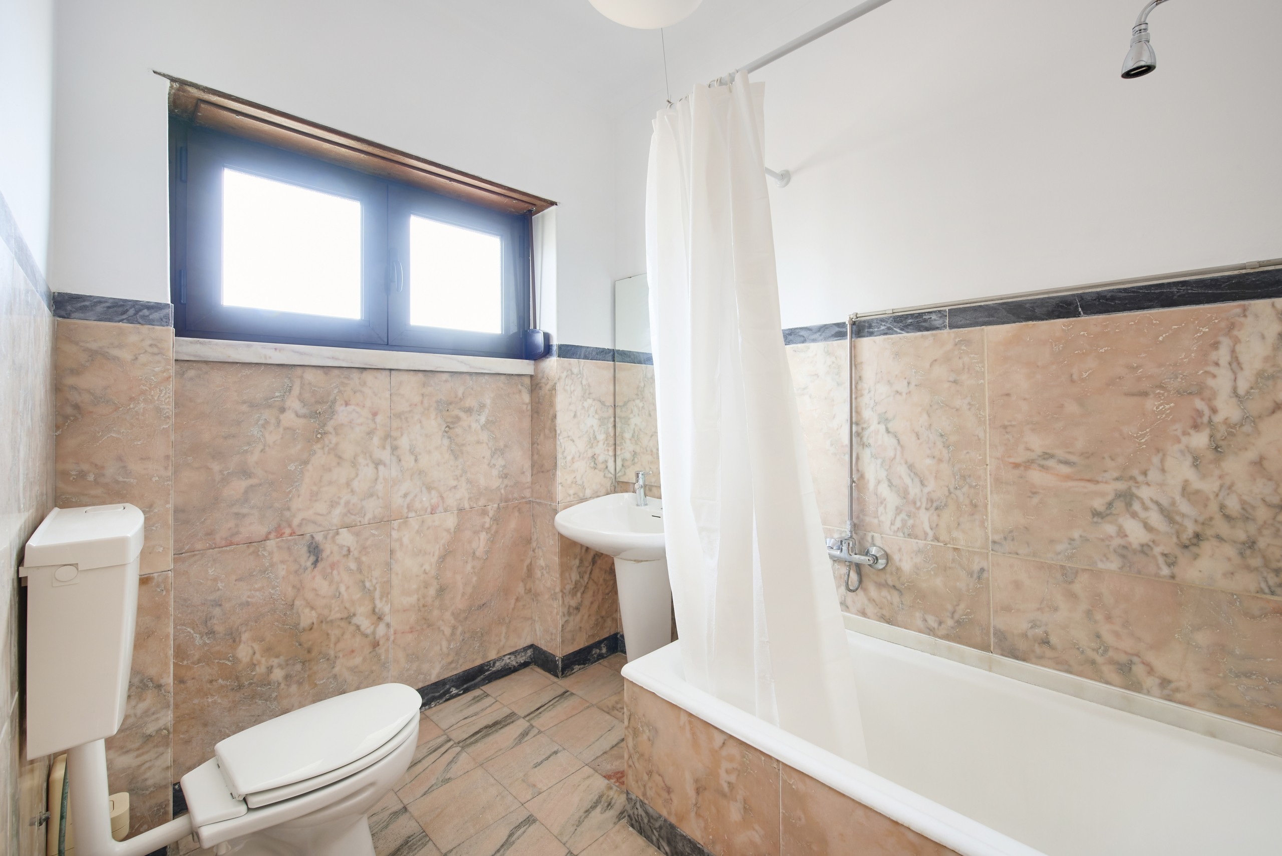 Rent Room Lisbon – Santa Apolónia 56# - Bathroom 1
