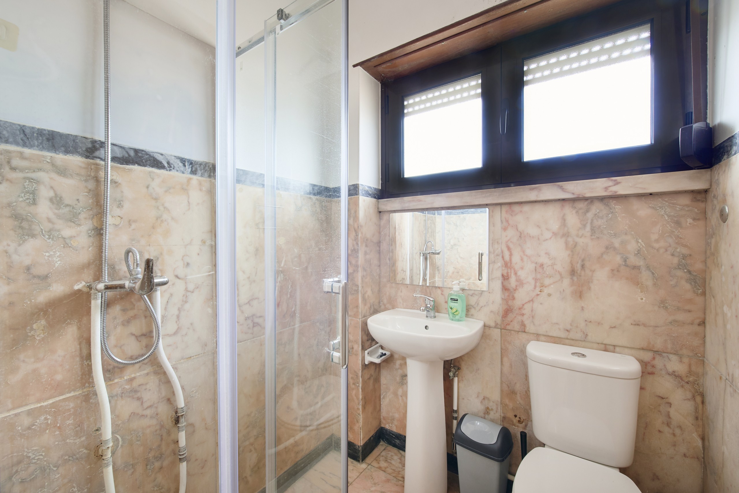 Rent Room Lisbon – Santa Apolónia 56# - Bathroom 2