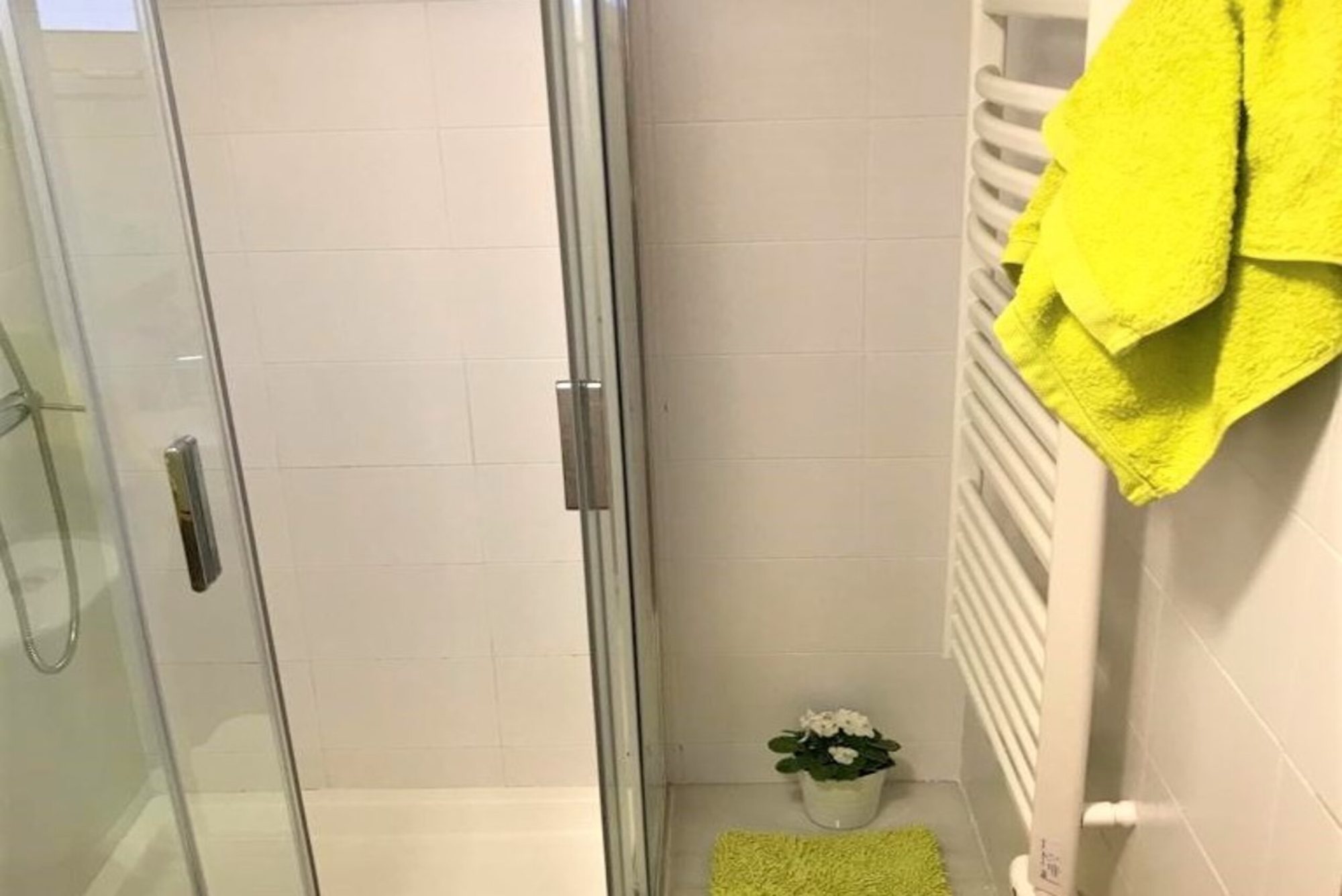 Rent Room Lisbon – Parede 31# – Bathroom
