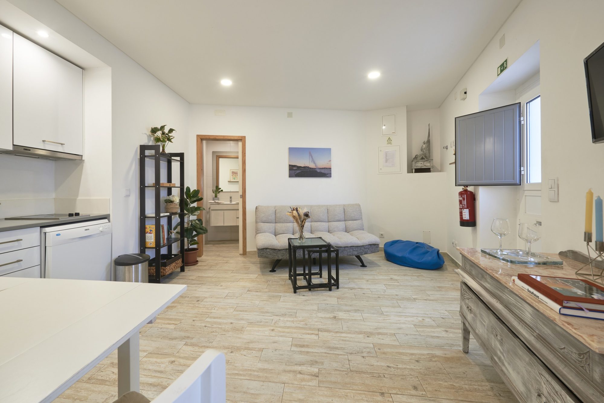 Rent Room Lisbon – Paço de Arcos 27# – Living Room