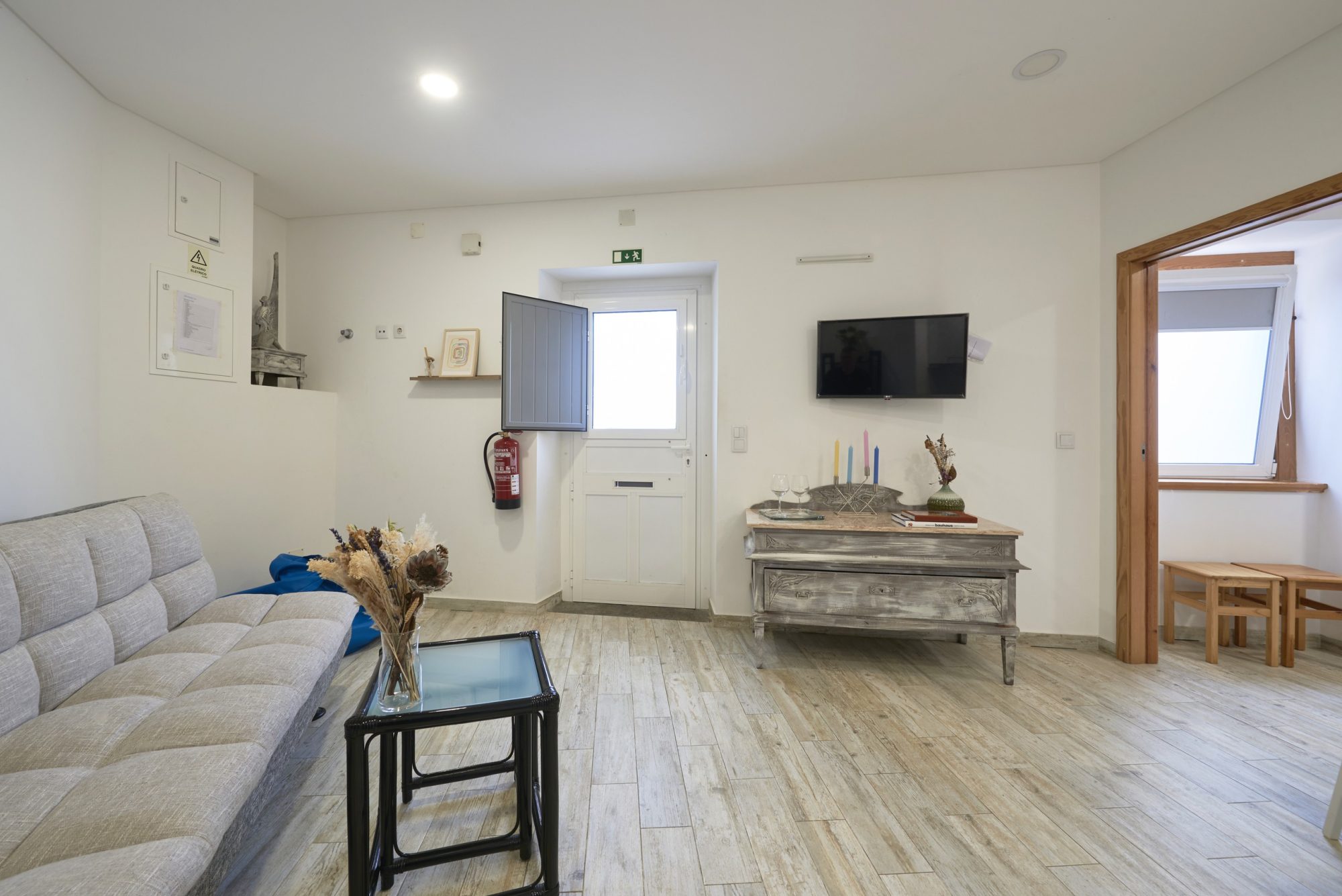 Rent Room Lisbon – Paço de Arcos 27# – Living Room