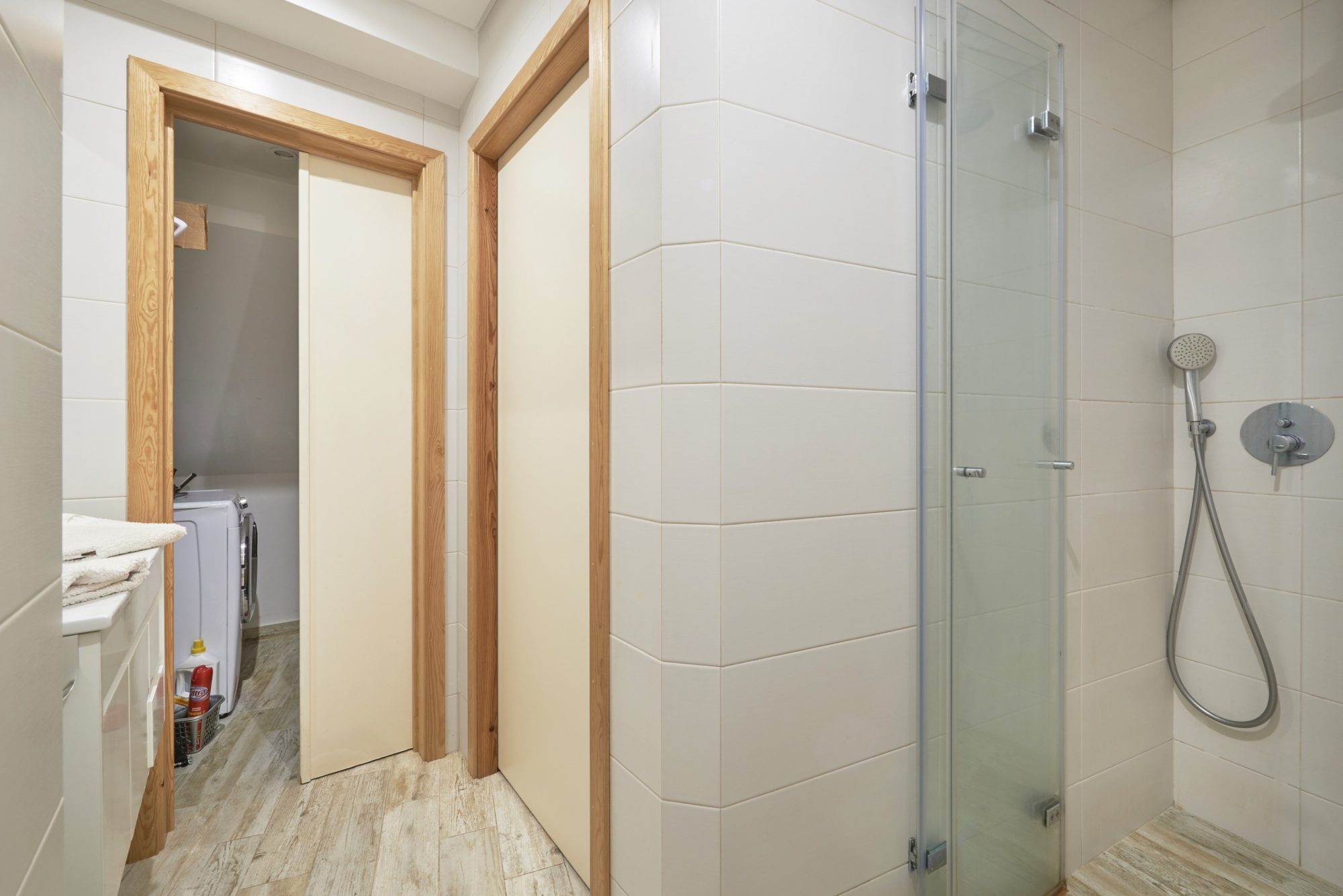 Rent Room Lisbon – Paço de Arcos 27# – Bathroom