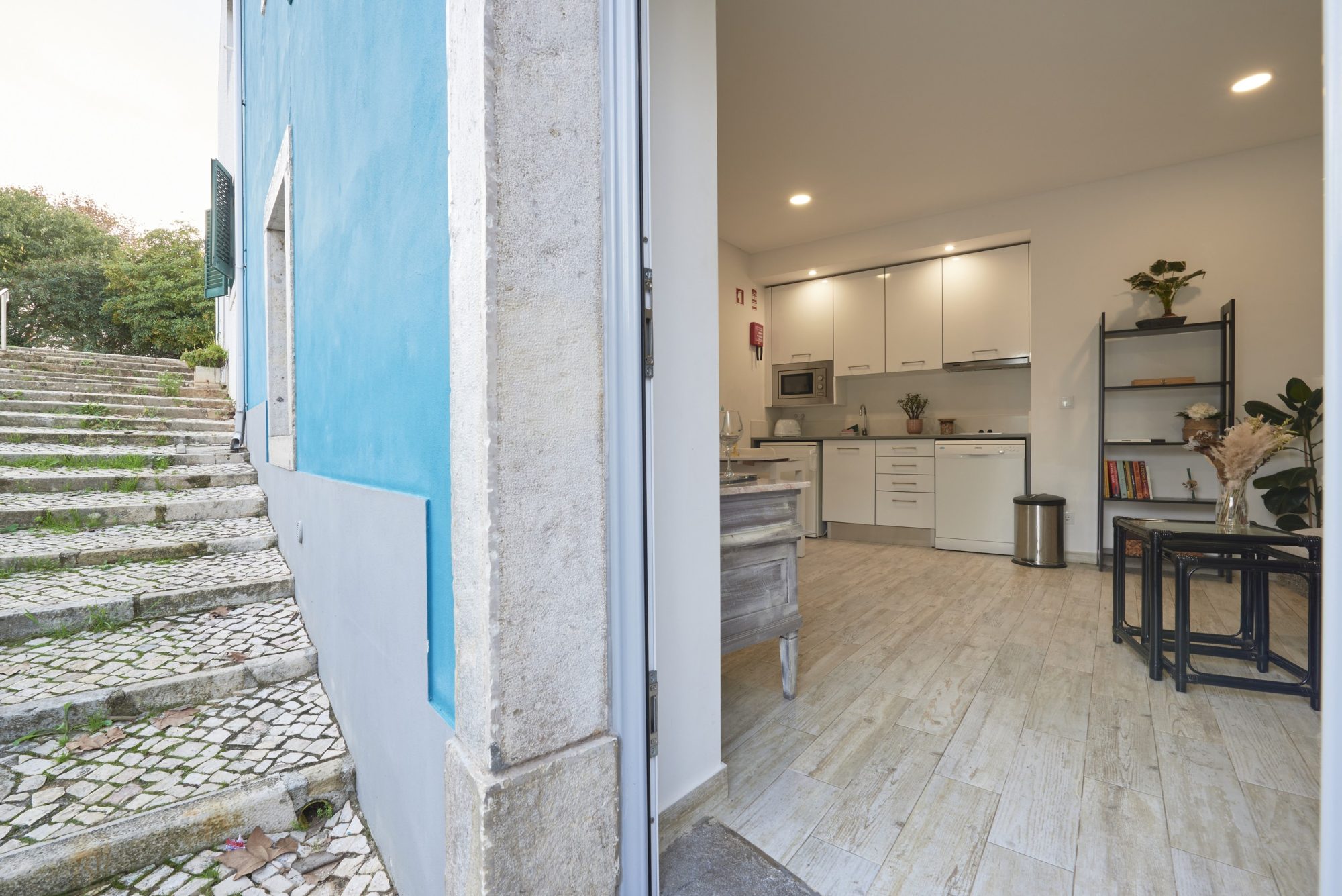 Rent Room Lisbon – Paço de Arcos 27# – Hallway