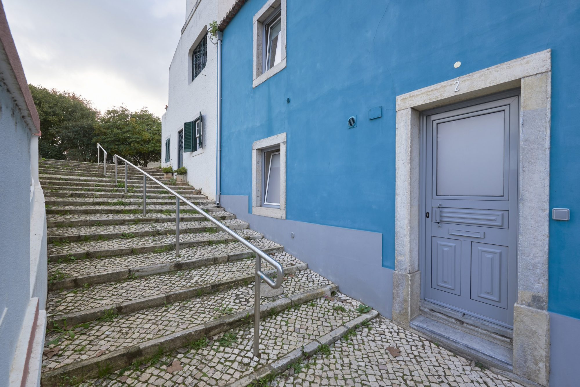 Rent Room Lisbon – Paço de Arcos 27# – Building
