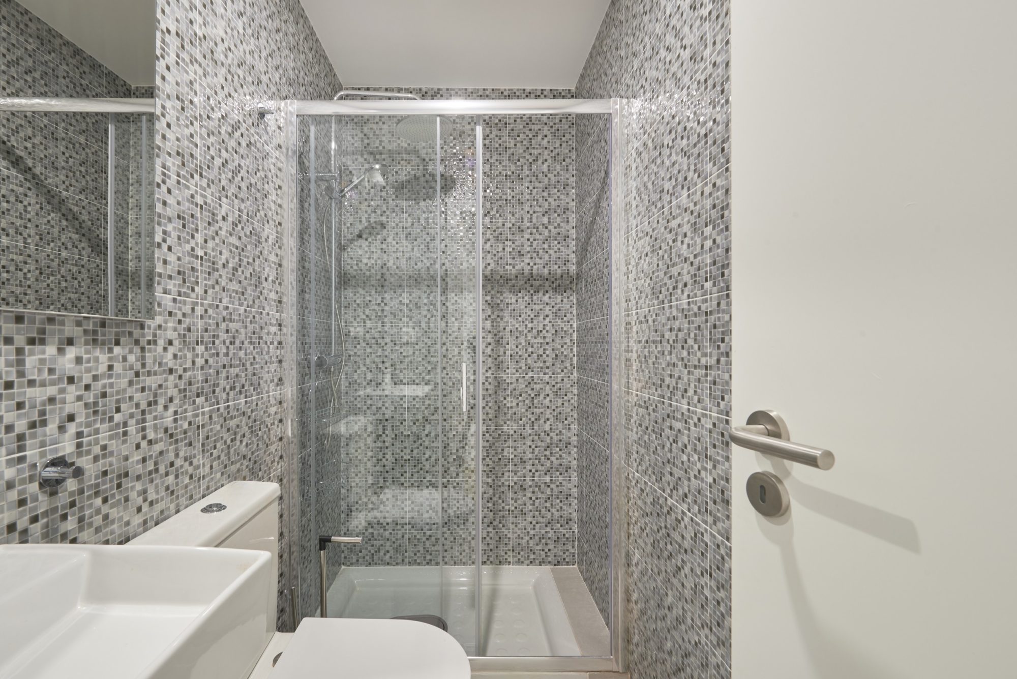 Rent Room Lisbon – Alvalade 20# – Bathroom